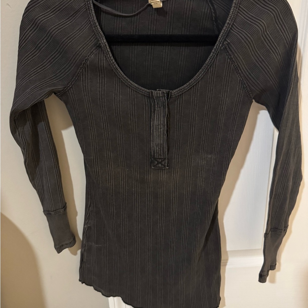 Women's slim grey free people top
